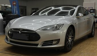 Tesla S 85 - doživotní nabíjení zdarma - 3