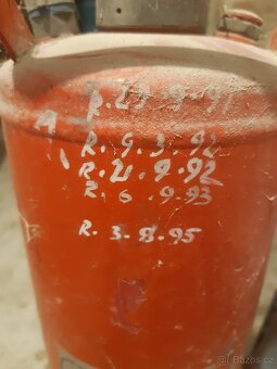 Starý hasicí přístroj - 3