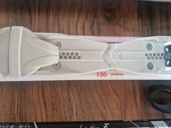Nabízím dívčí lyže Rossignol vel 130 s vázáním a hůlkami - 3