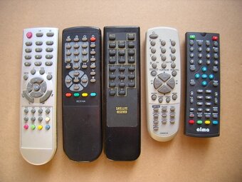 Prodám DÁLKOVÝ OVLADAČ - 3