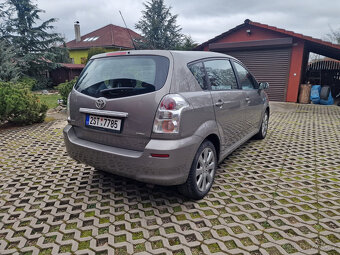 Toyota Corolla Verso - 3