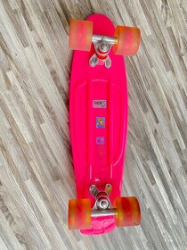 Růžový skateboard - 3