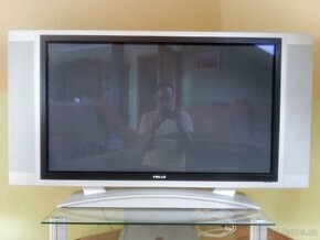 Velká televize Finlux (úhl. 108 cm) + příslušenství - 3