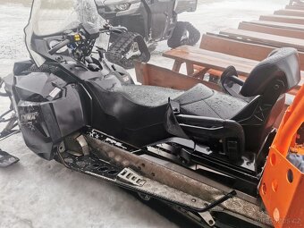 Sněžný skútr Lynx rotace 1200 - 3