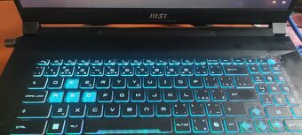 Herní notebook Katana 17" Top stav - 3