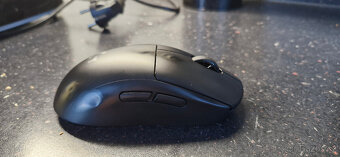 Bezdrátová herní myš LOGITECH - 3