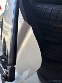 Toyota Corolla Verso - víko kufru - 3