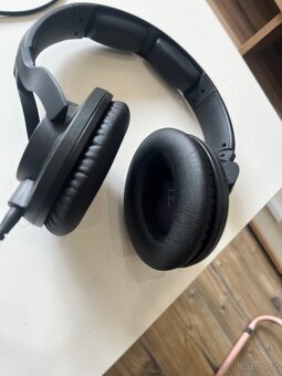 Studiová sluchátka KRK KNS 8402 - 3