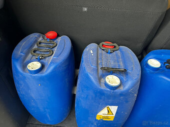 Plastový sud pro kapalné látky se 2 otvory, 50 L - 3