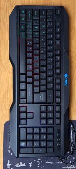 Klavesnice sluchátka myš podložka - 3