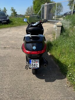 PIAGGIO X EVO 125 cm3_ malý nájezd km - 3