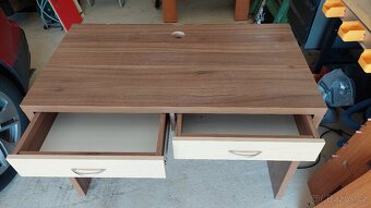 Pracovní stůl - 3