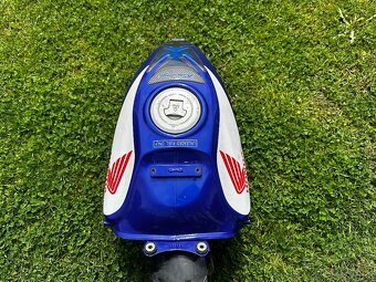 Nádrž Honda cbr125r vstřikovací verze - 3