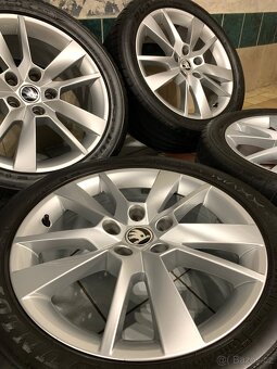 Alu kola Škoda R17 5X112 LETNÍ PNEU 225/45 R17 TOP STAV T - 3