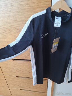 Nike tenčí mikina vel. 128 nova - 3
