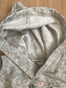 Dívčí šedobílá mikina  Abercrombie Kids, vel. 11/12 let - 3