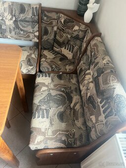 Prodám kuchyňský stůl s rohovou lavicí a dvěma židlemi - 3