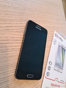 Samsung Galaxy A3 (2017) - 3