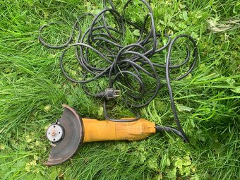 bruska dewalt D 28141 , 1400w, poškozená - 3