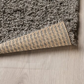Tmavě šedý chlupatý koberec Hampen (Ikea) 195x133 cm - 3
