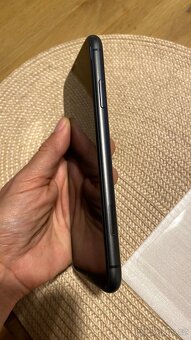 iPhone 11 64GB černý, pěkný stav - 3