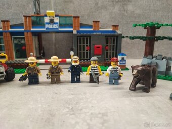 Lego City 4440 - Stanice Lesní Policie - 3