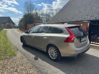 Volvo v60 AWD 158kw - 3