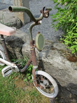 STARÉ DĚTSKÉ KOLO ( TORZO ) - PŮDNÍ NÁLEZ na OPRAVU nebo ND - 3