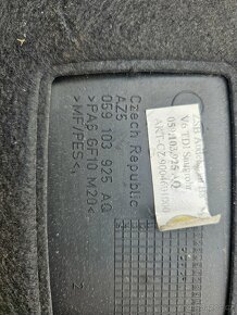 Kryt motoru Audi 3.0 V6 - 3