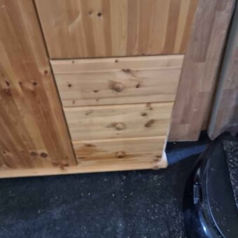 Krásná vysoká šatní skříň v masivu z Borovice výška 225 cm - 3