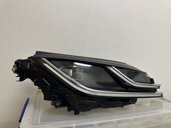 3G8 941 036 - 3