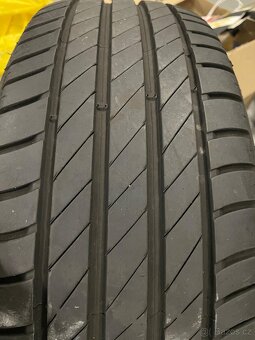Kleber Dynaxer 215/60 R16 - 3