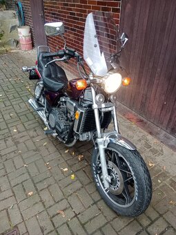 Honda VF 700c Magna - 3