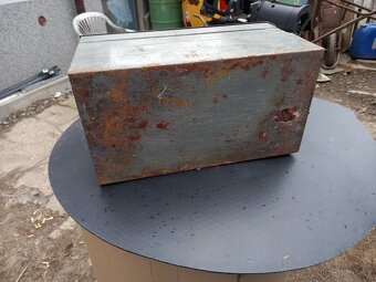 Stary zelezny box na nářadí - 3