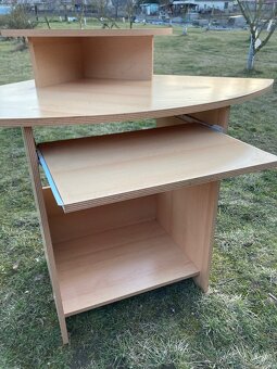 ROHOVÝ POČÍTAČOVÝ STOLEK. - 3