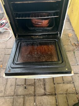 Sporák s troubou Indesit - 3