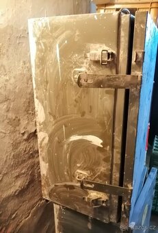 2 vojenské transportní bedny, možno též jako uzamykatelná ul - 3