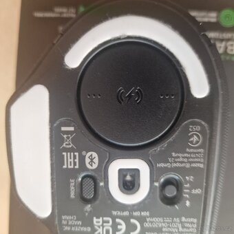 Razer BASILISK V3 Pro + WIRELESS CHARGING PUCK - 3