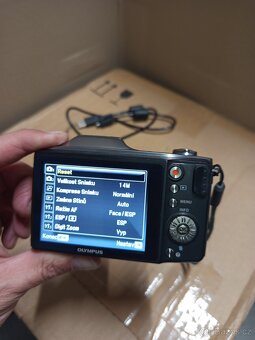 OLYMPUS SZ14 - 3