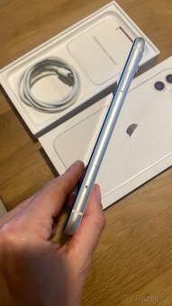 iPhone 11 64GB bily, dobry stav - 3