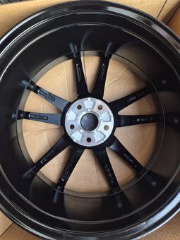 5x112 r19 Vw Passat B8 R Line- Pretoria Black Nové - 3