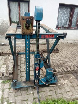 Nůžkový zvedák do 2t - 3