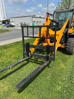 Kloubový nakladač, nakladač,nakladač4x4,2tuny - 3