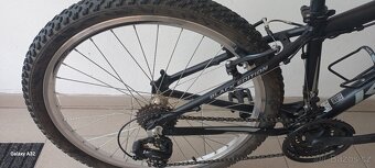 Prodám horské  kolo KROSS  BLACK EDITION 26 BLK/GR - 3