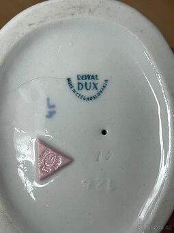 Porcelánová soška - dívka s holubicemi - 3