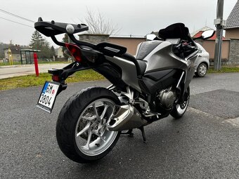 Honda VFR 1200F - 3