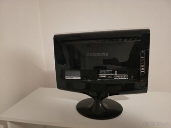 Samsung T220HD – 22" LCD monitor / TV s DVB tunerem - 3