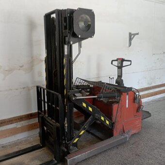 Ruční vysokozdvižný elektrický vozík BT RWE 120 - 3