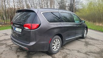 Chrysler Pacifica Touring L - 3