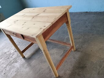 stůl po renovaci - 3